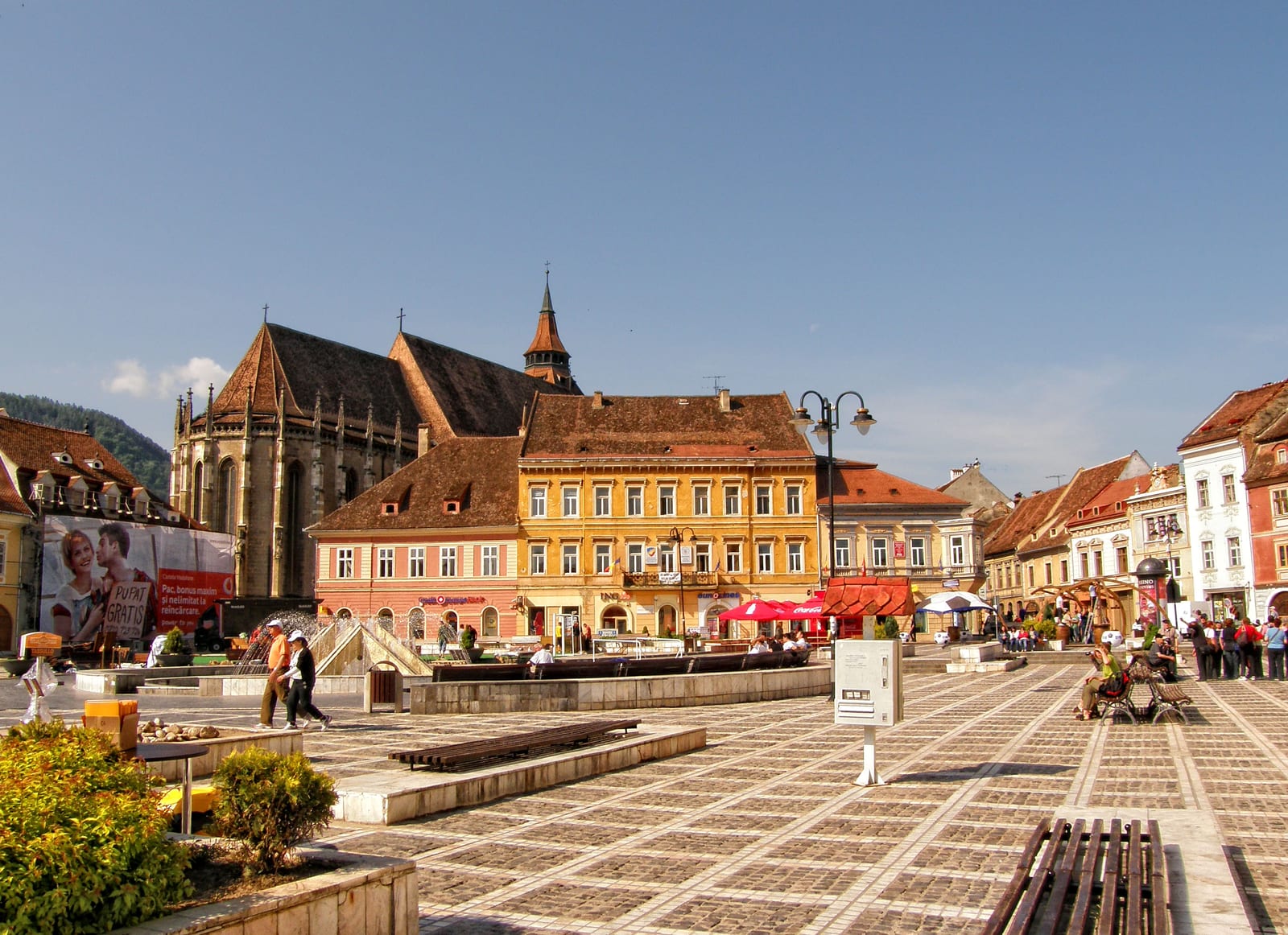 The council square in Brașov, with the old town hall at its centre